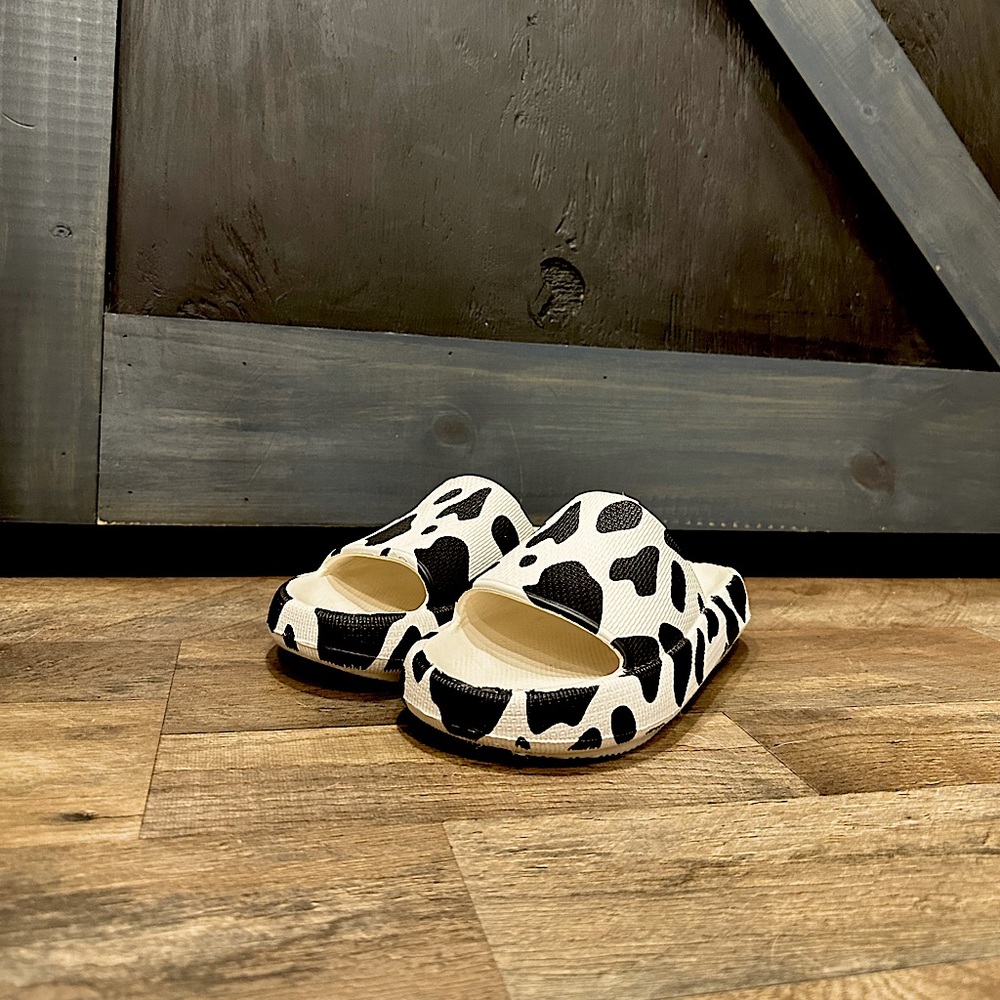 Cow print Slides